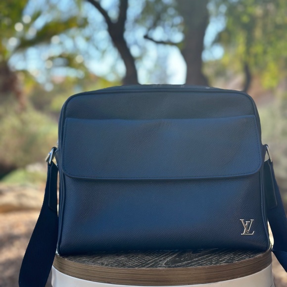 This is a brand new authentic Louis Vuitton Alex Messenger PM bag in Taiga Blue. - Picture 5 of 7